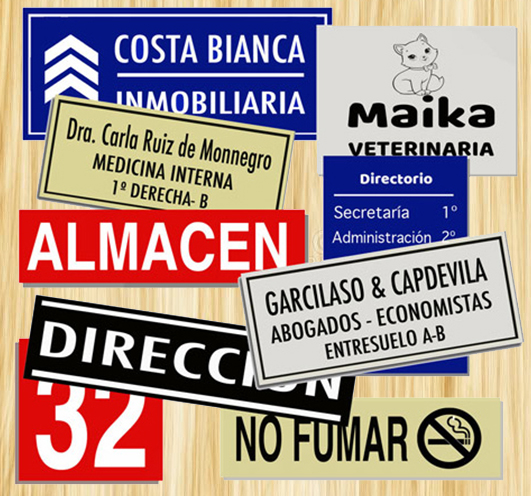 Las placas grabadas en acrílico dos capas, permite que los grabados sea indelebles y resistentes a factores atmosféricos o cualquier tipo de rozadura. Son ideales a modo de placa comercial, para buzones y como placas horarias.